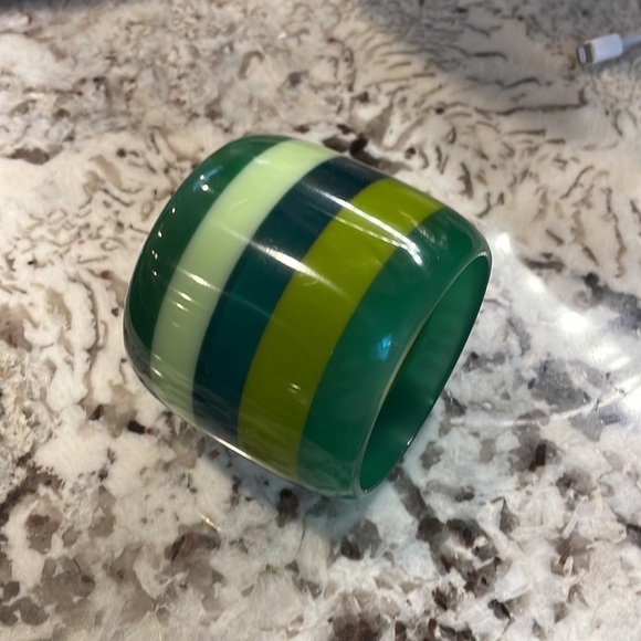 Vintage 1950’s Chunky Lucite Bracelet - Picture 5 of 8